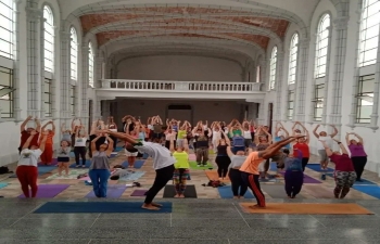 La Embajada organizo una sesion de Yoga en la Universidad Central de Venezuela en Caracas. La Embajada estara organizando varios eventos relacionados con el yoga en el periodo previo al Dia Internacional del Yoga.